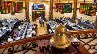 المؤشر الرئيسي يفقد أكثر من 8% في ثلاث جلسات.. ماذا يحدث في البورصة المصرية ؟ 